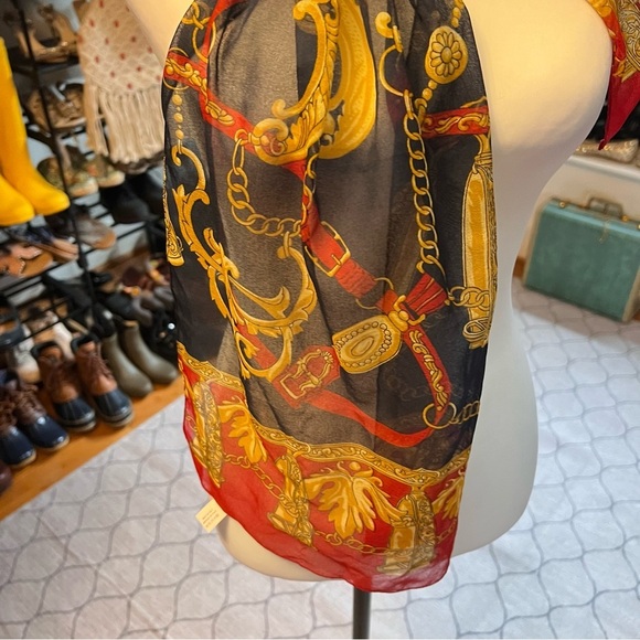 Vintage classical designer inspired scarf - Picture 4 of 6